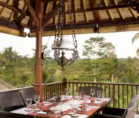 Villa Bayad, Outdoor dining