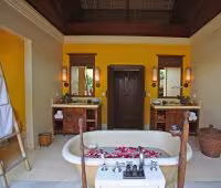 Villa Maridadi, Master Bathroom