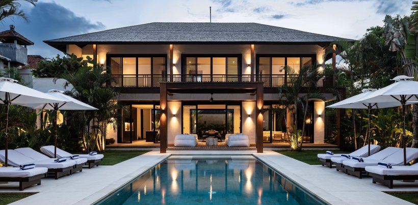 Villa Gendang, Pool bei Sonnenuntergang